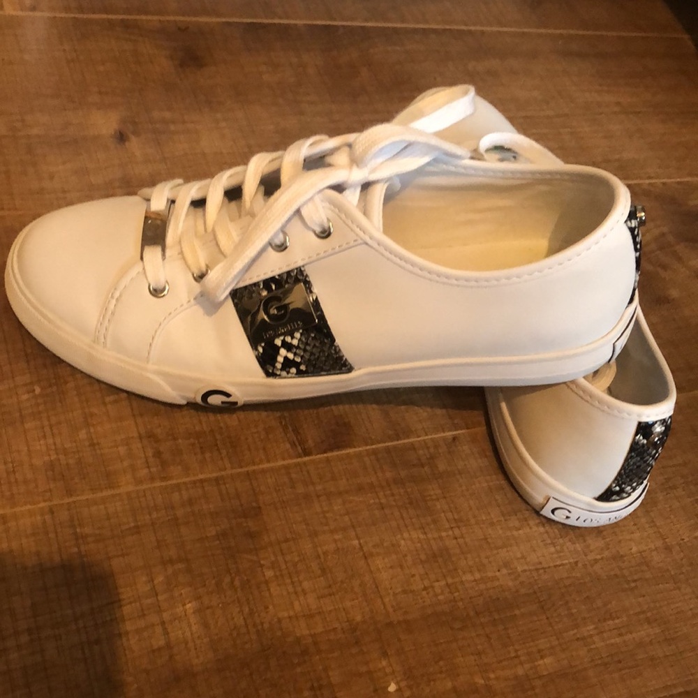 Los Angeles White Sneakers by Guess - Size 9